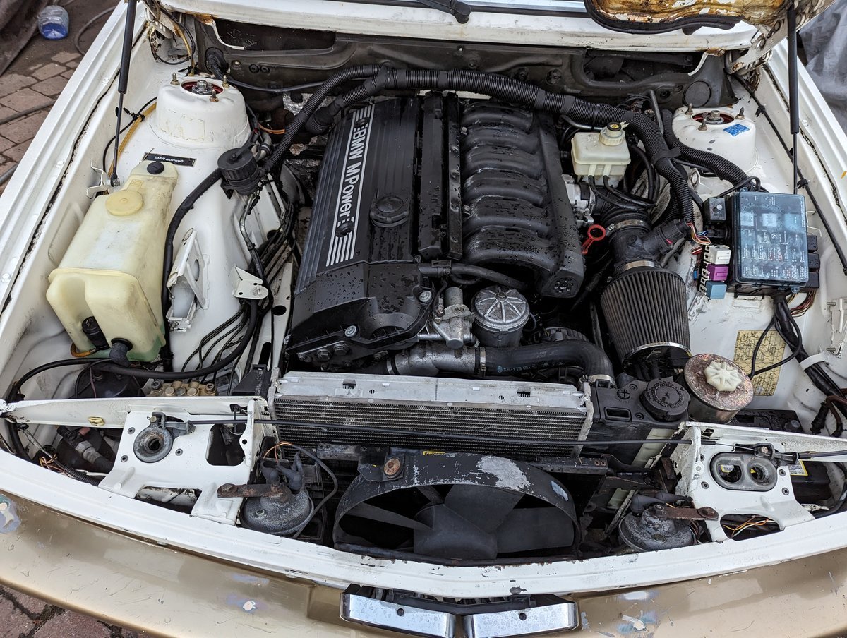 BMW S52 engine installed in bay